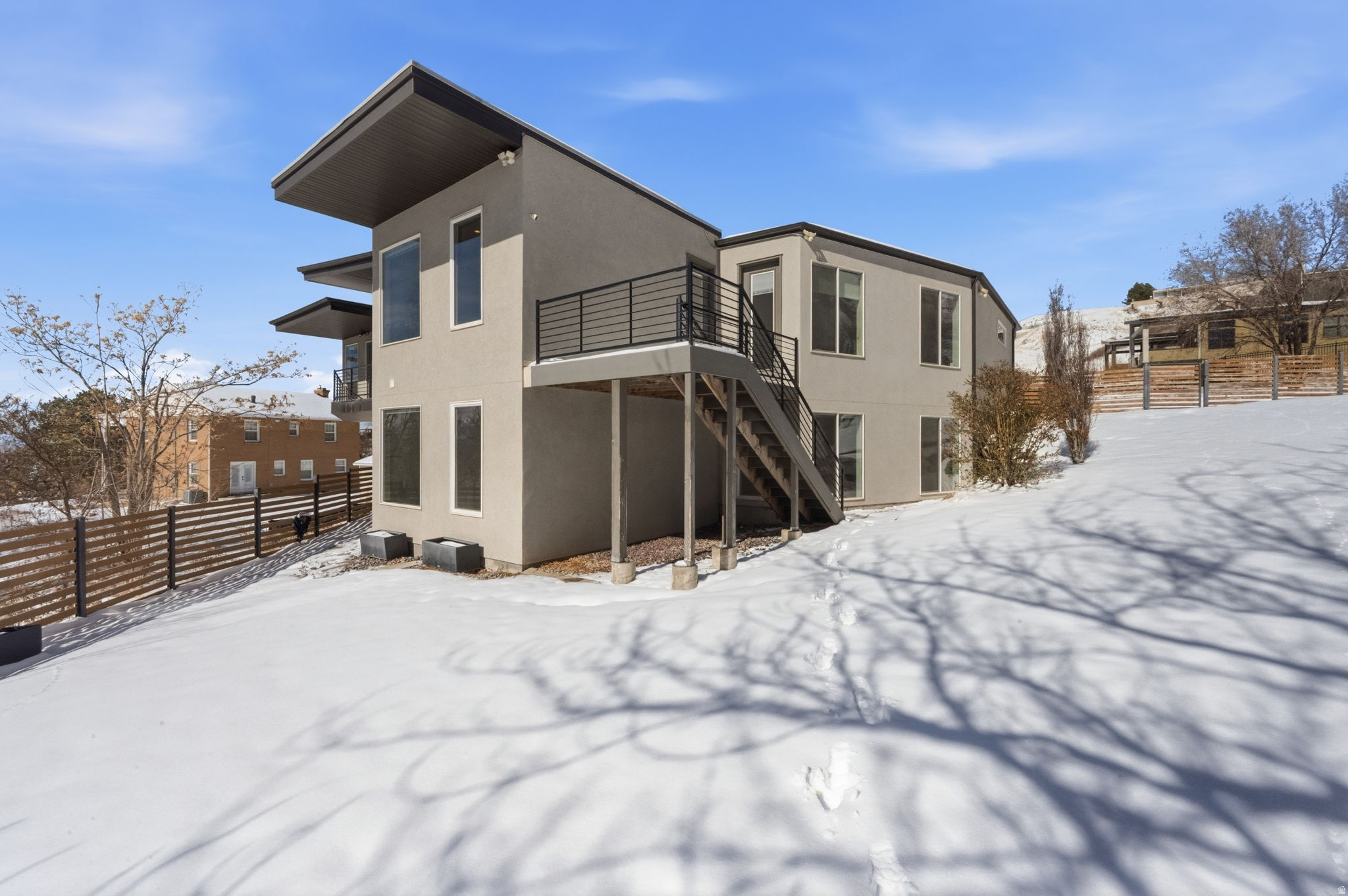 COLUMBUS COURT - Residential