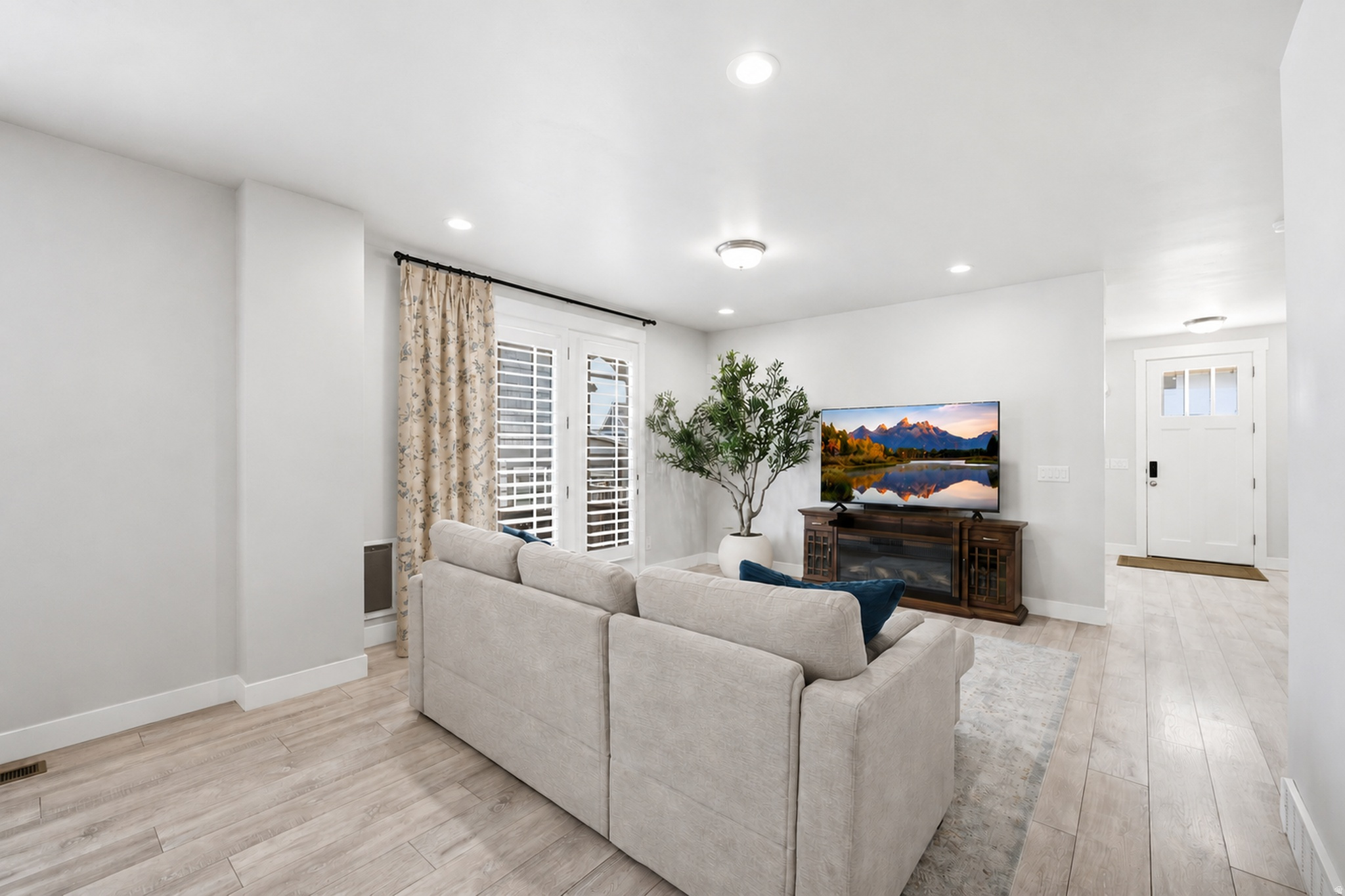 DAYBREAK - Residential