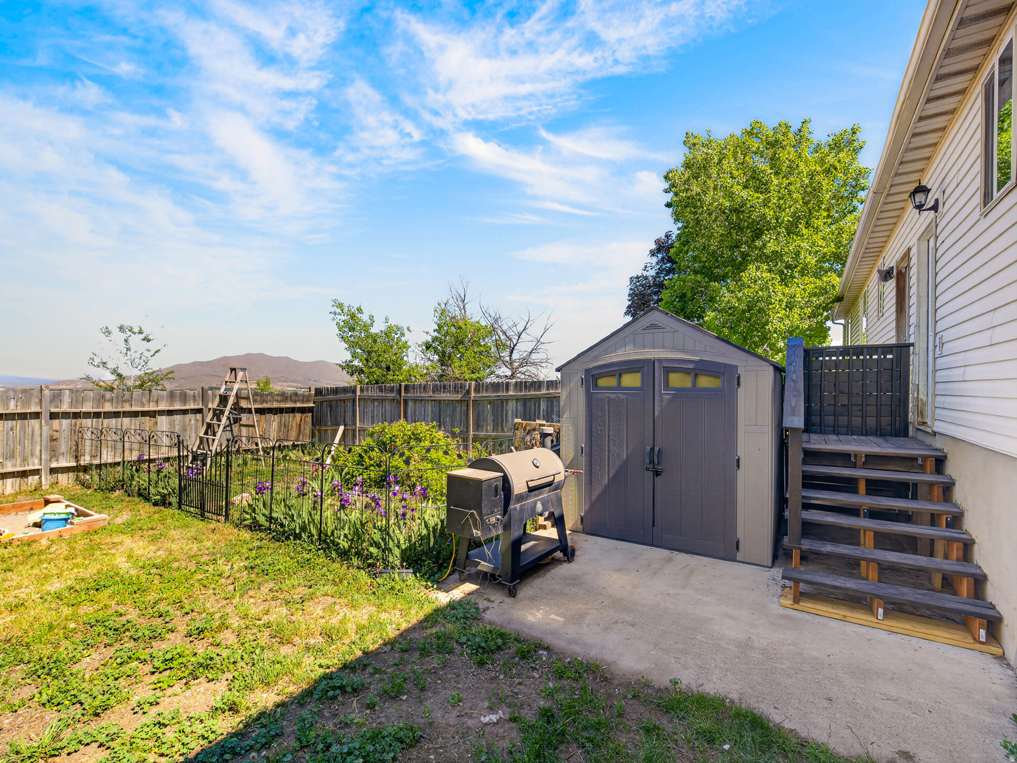 EASTSIDE ESTATES - Residential