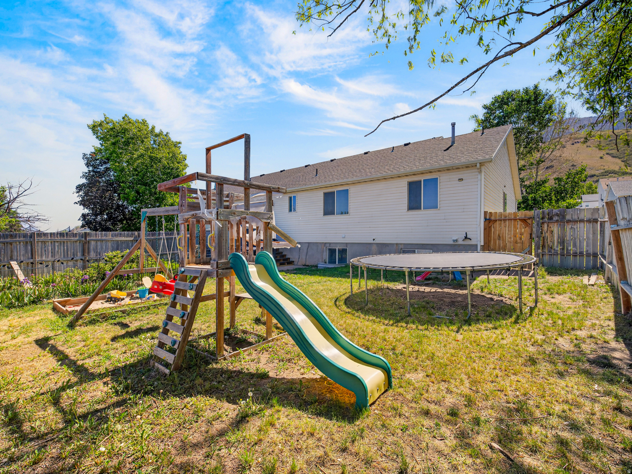EASTSIDE ESTATES - Residential
