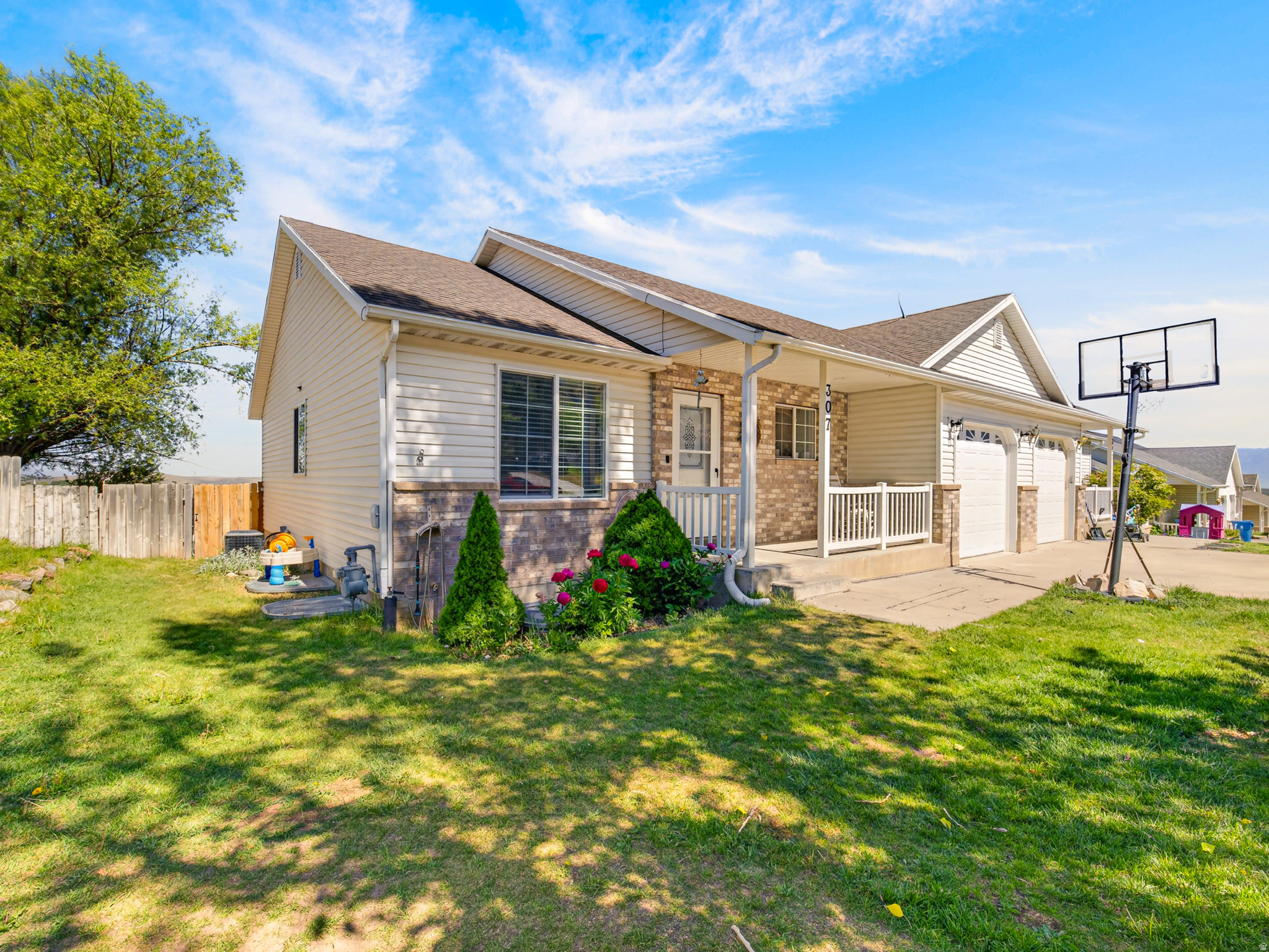 EASTSIDE ESTATES - Residential