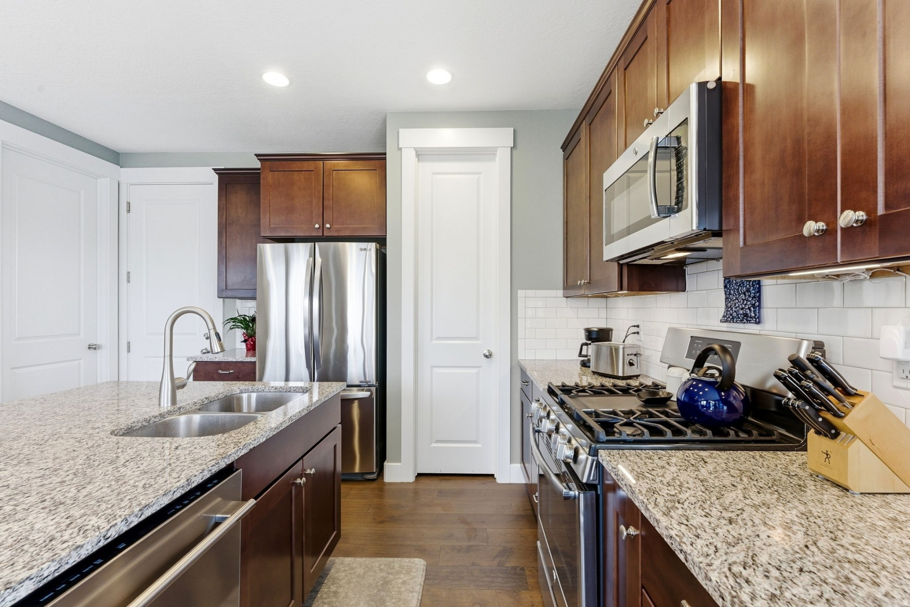 LAKE CRE - Residential