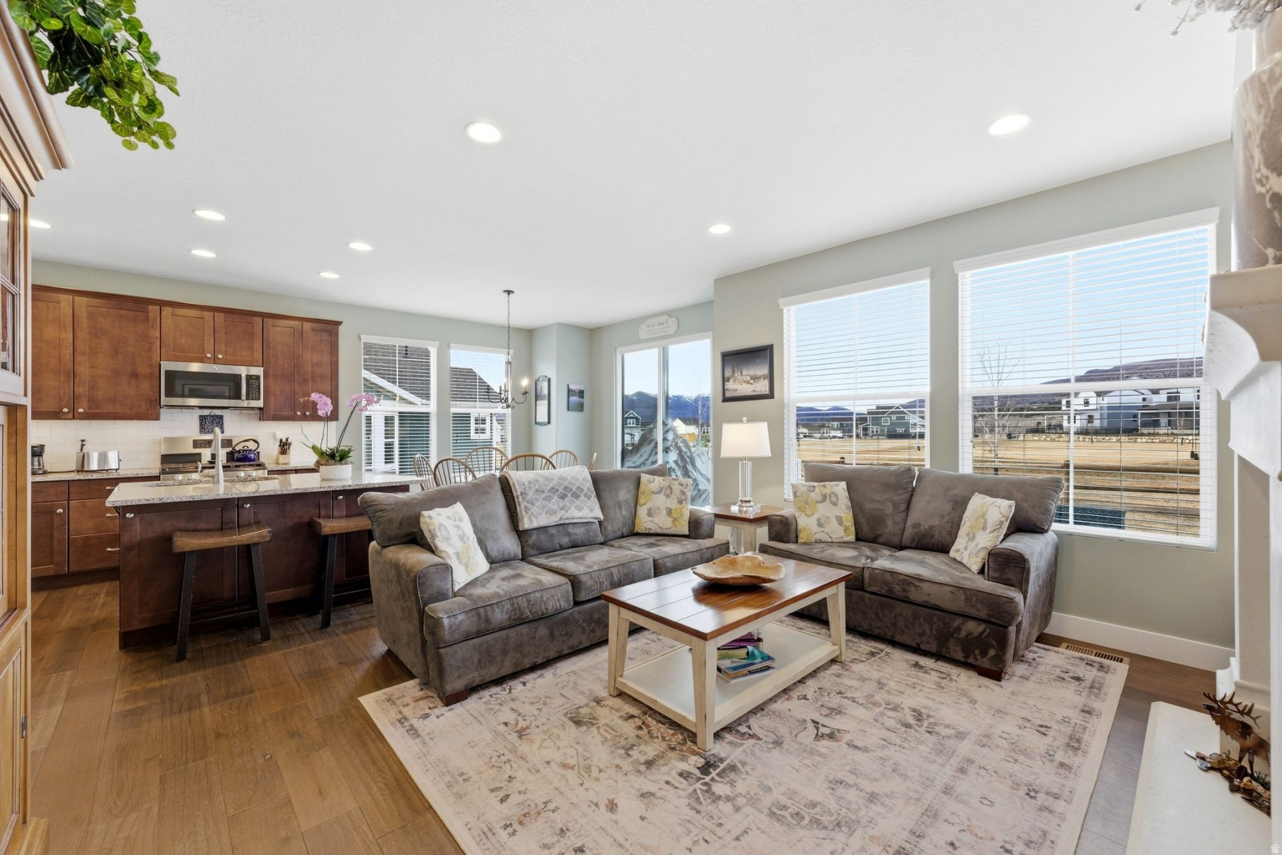 LAKE CRE - Residential