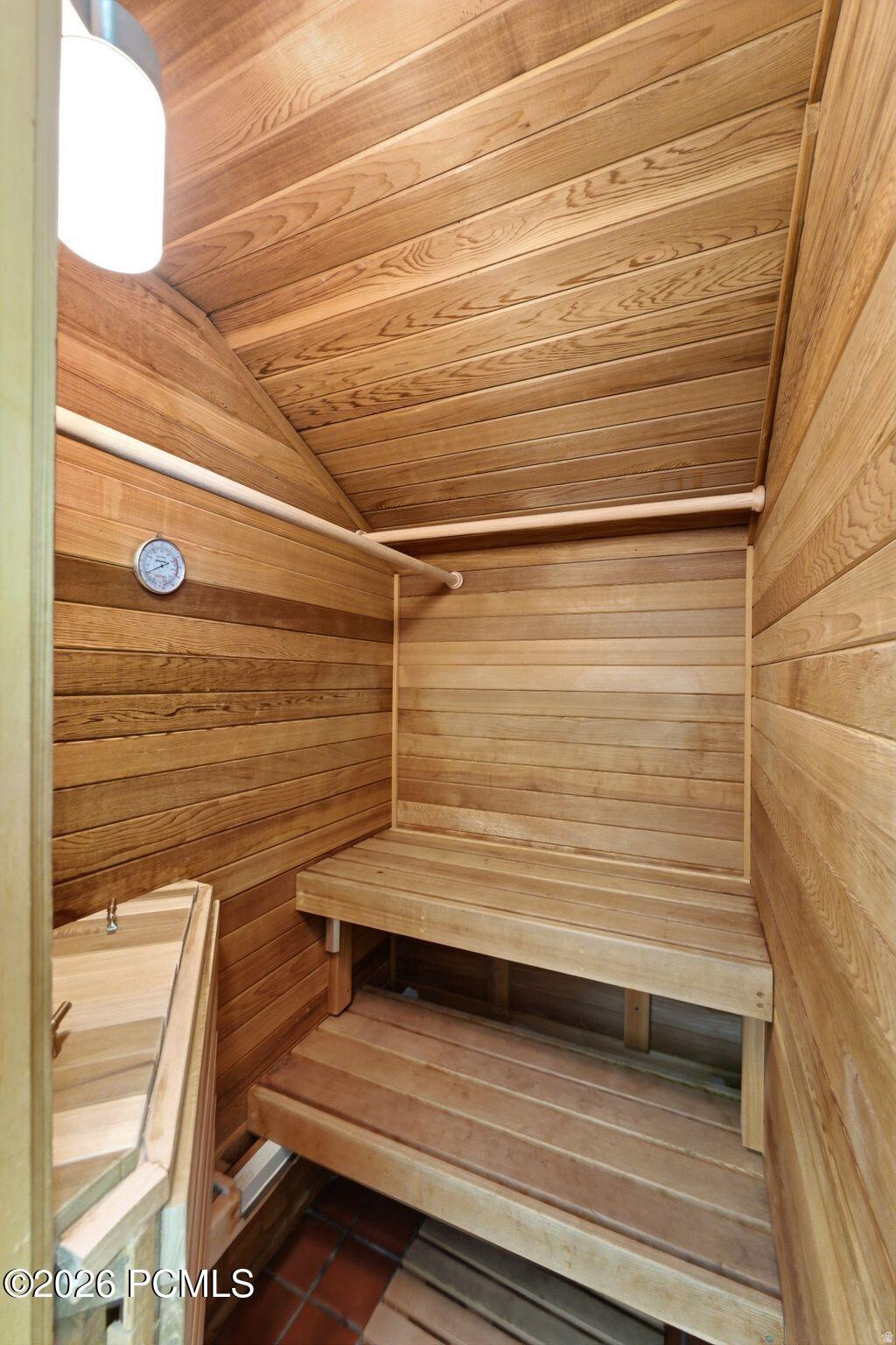 THREE KINGS - Residential