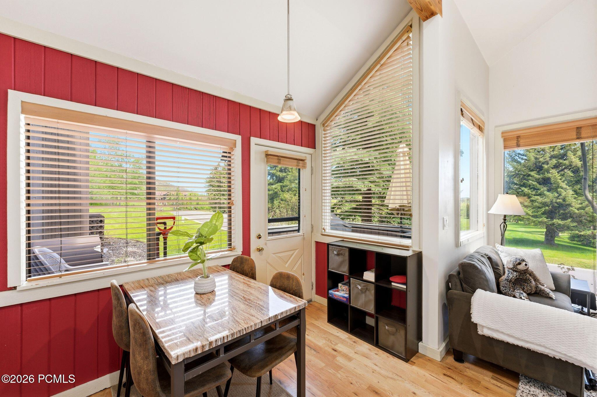 THREE KINGS - Residential