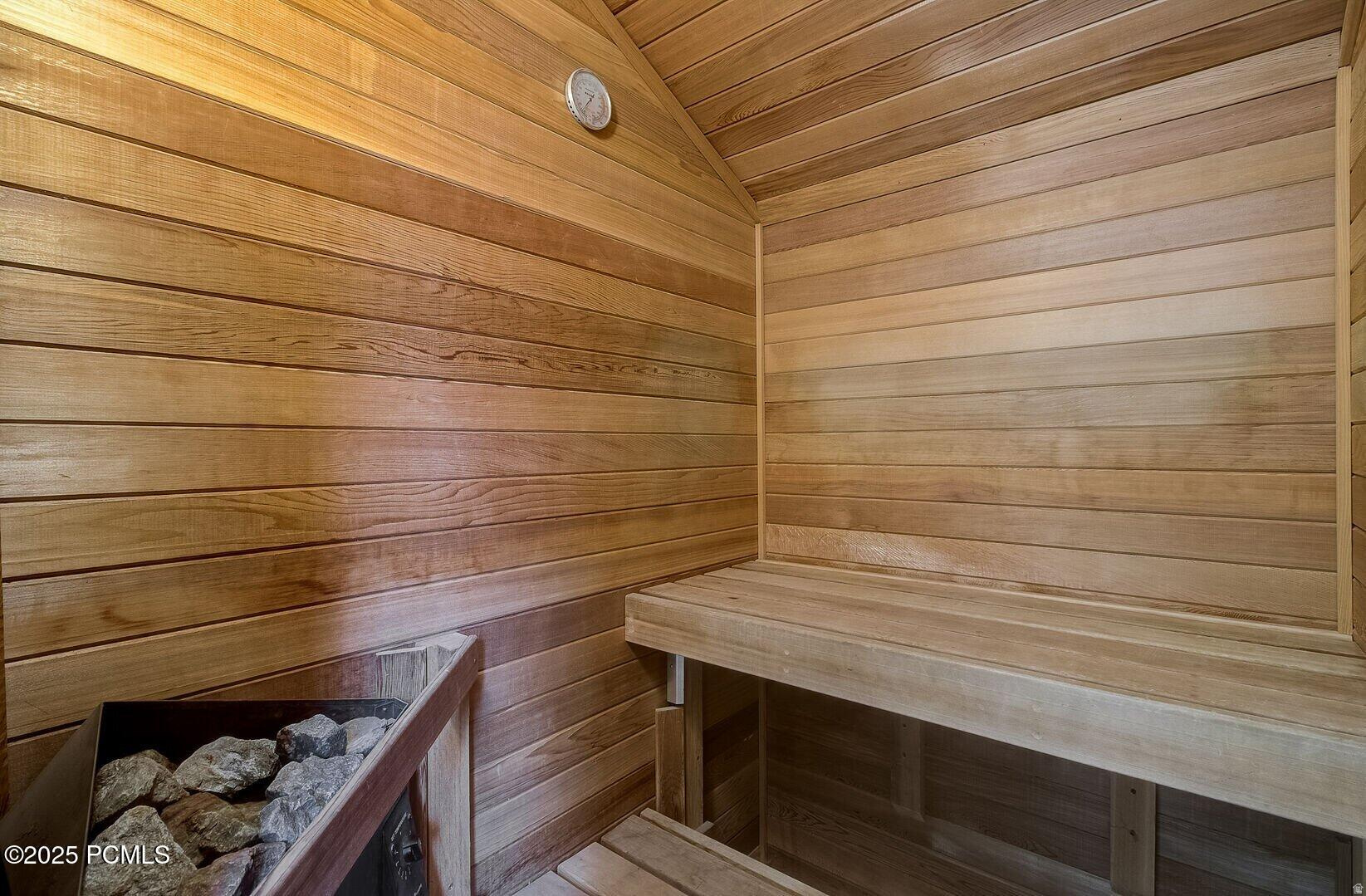 THREE KINGS - Residential