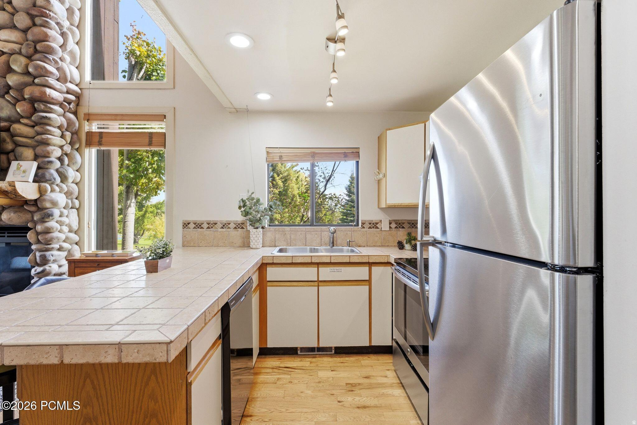 THREE KINGS - Residential