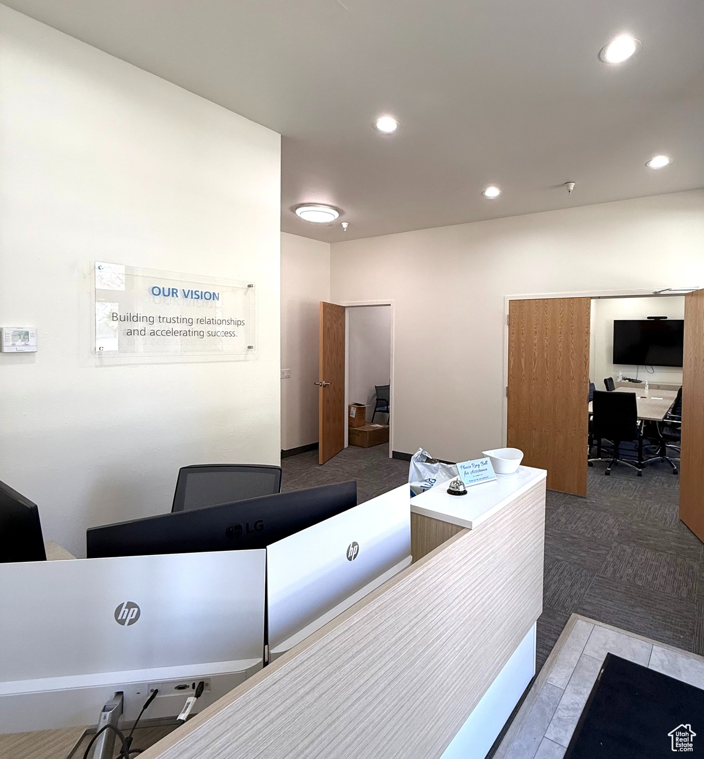 LANDINGS POINT CON - Commercial Sale
