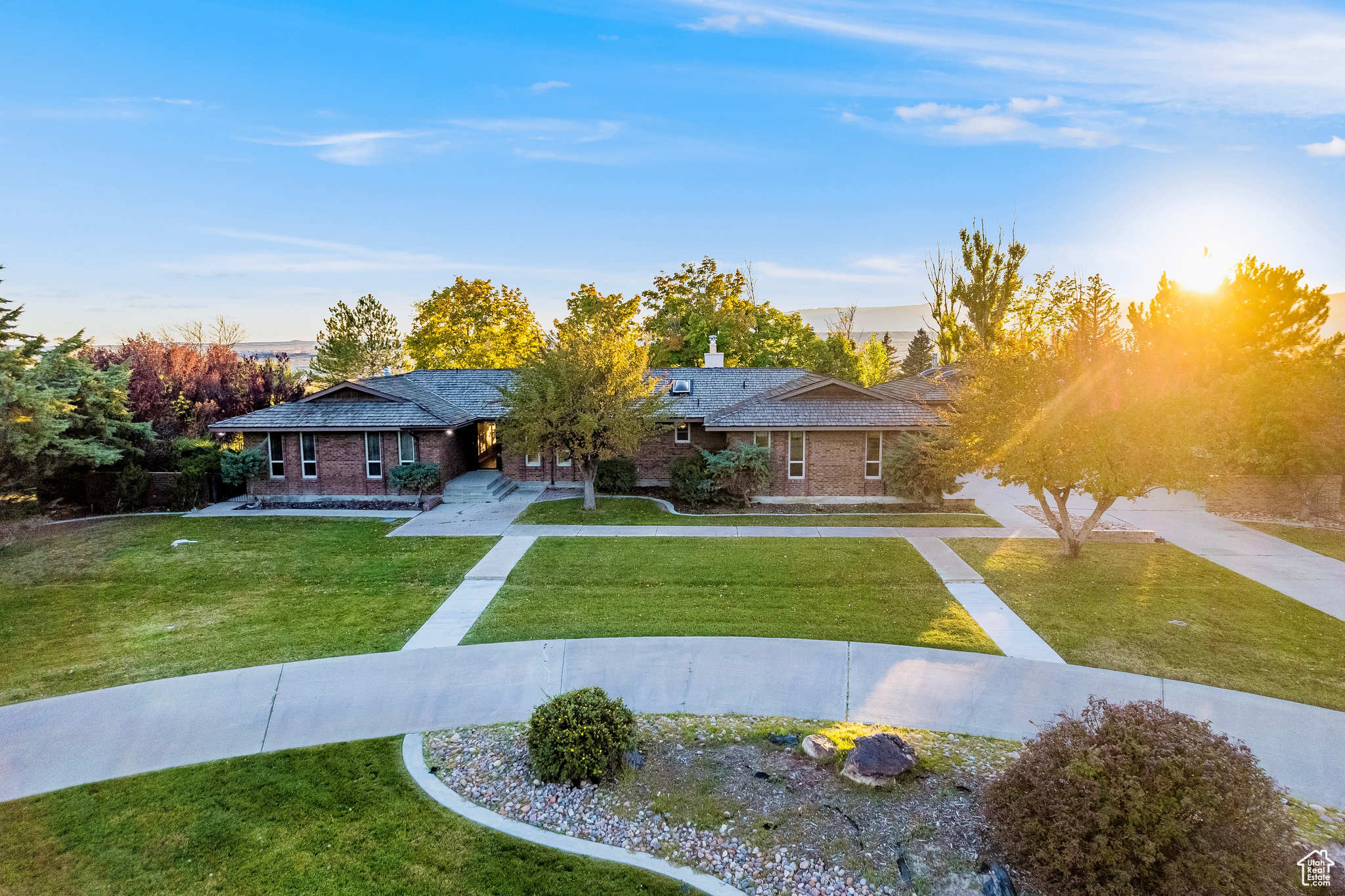 HILLCREST - Residential