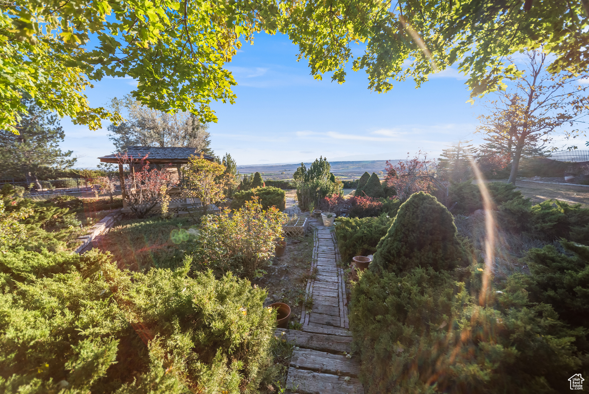 HILLCREST - Residential