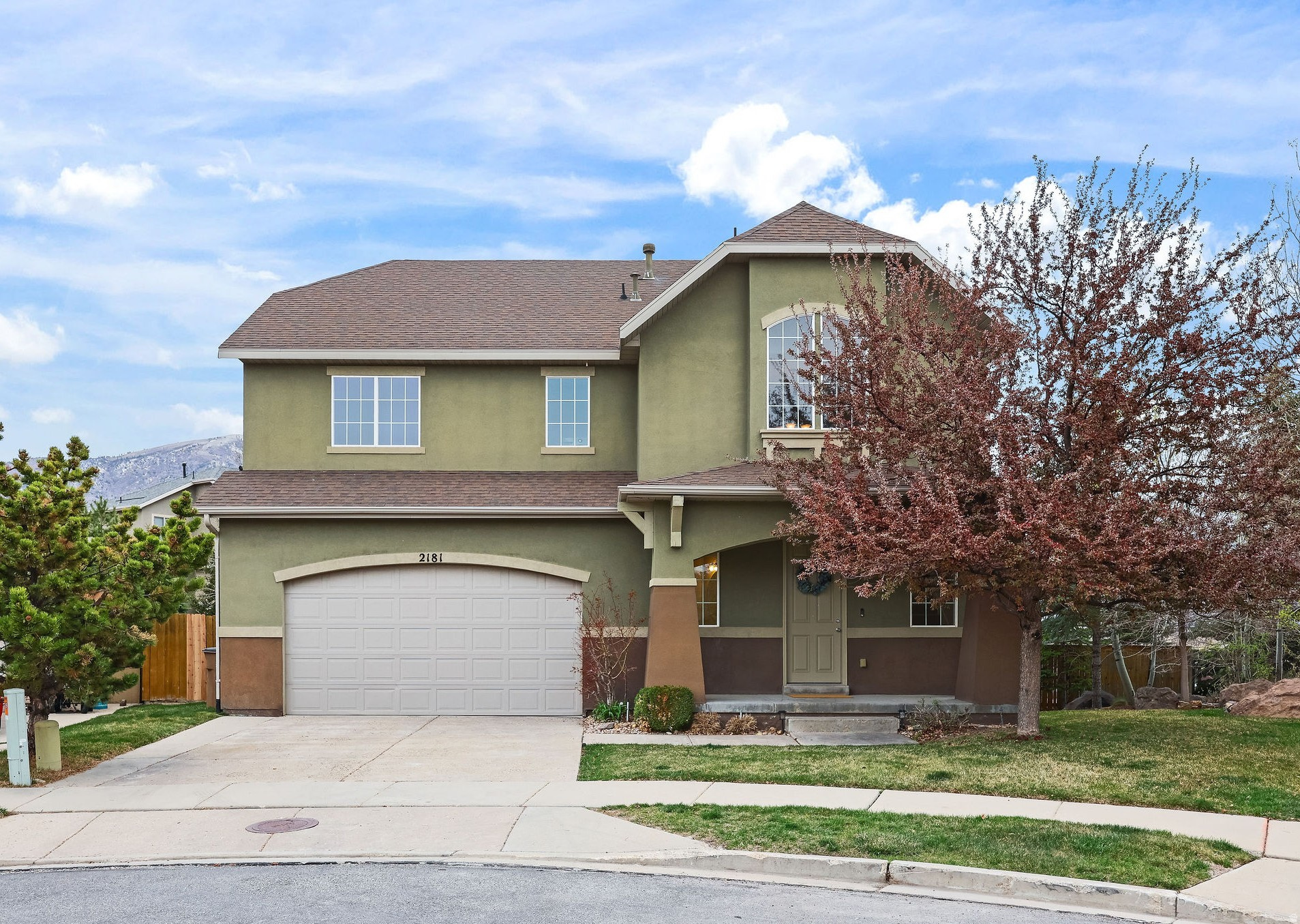 Newly renovated 4bedroom, 3.5bath, 3car garage, with instant equity! Home recently appraised at $825k! Amazing mountain views! Secluded private back yard on a quiet cul-de-sac! Open floor plan, SS Appliances and W/D included, center island, loft. Huge master suite with  vaulted ceilings, dual ceiling fans, double sinks, and his & hers closets, too much to list.  A true gem, and a must see!     Square footage figures are provided as a courtesy estimate only.  Buyer is advised to obtain an independent measurement.