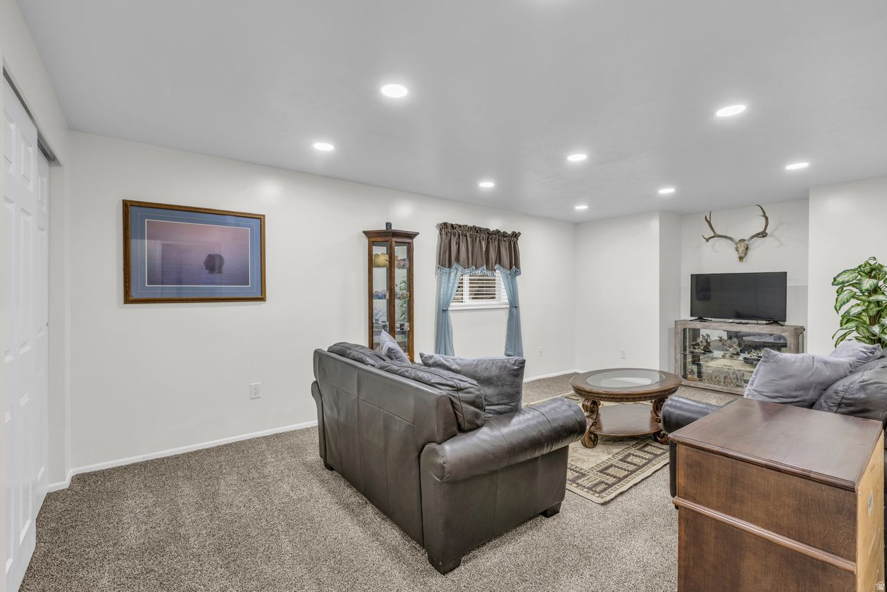 CROWN ESTATES PH II - Residential