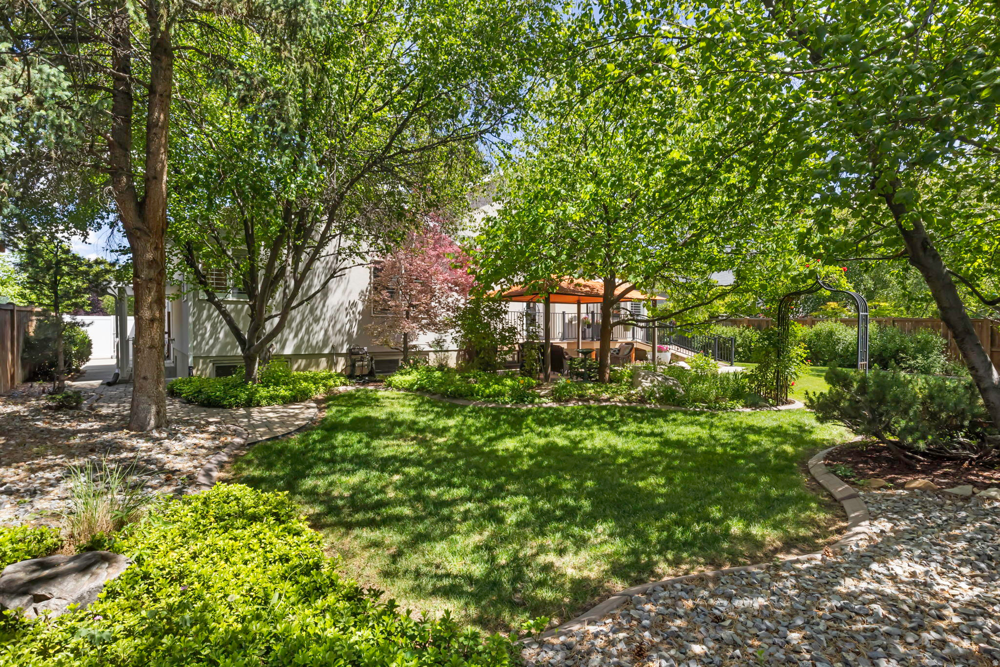 TAHNIA PARK - Residential