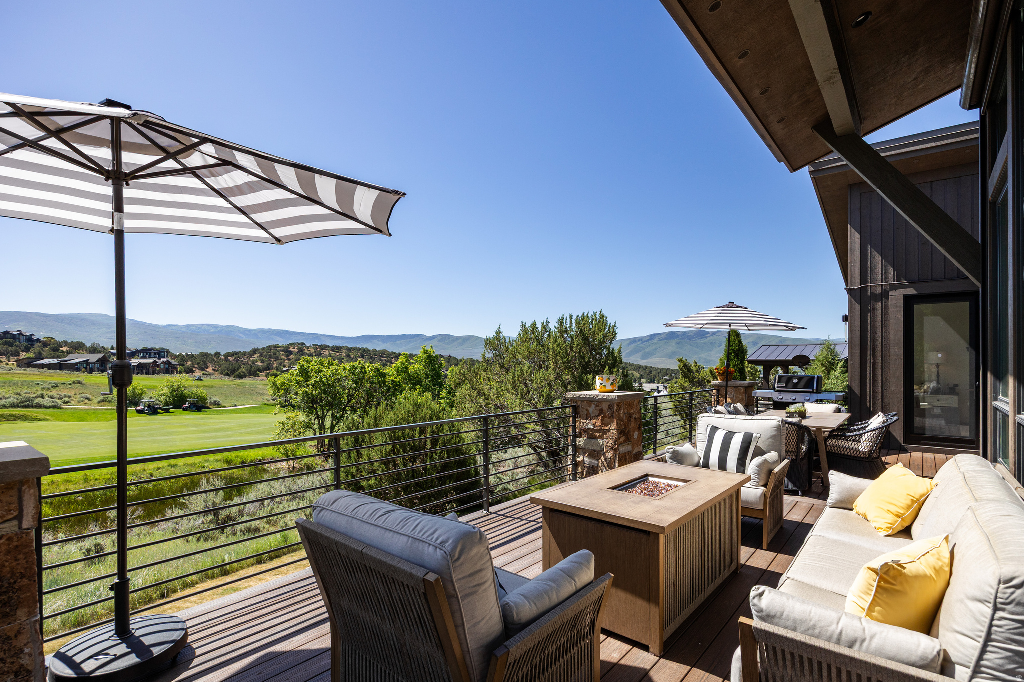 RED LEDGES - Residential