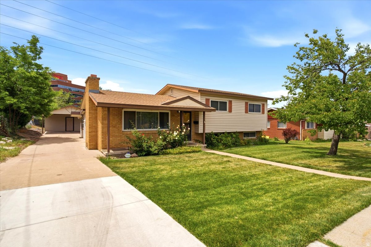 COUNTRY HILLS - Residential