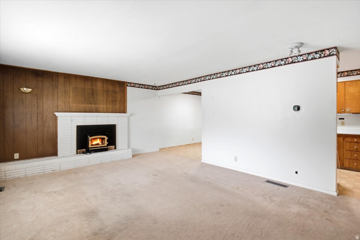 COUNTRY HILLS - Residential