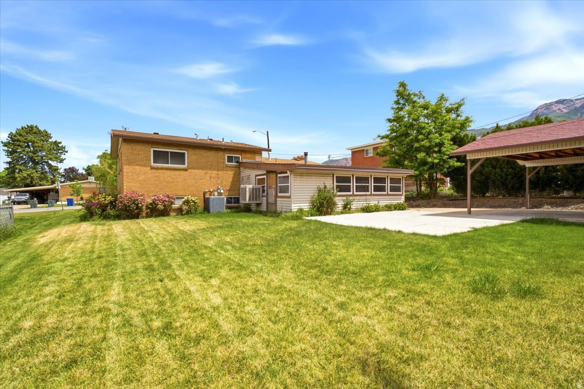 COUNTRY HILLS - Residential