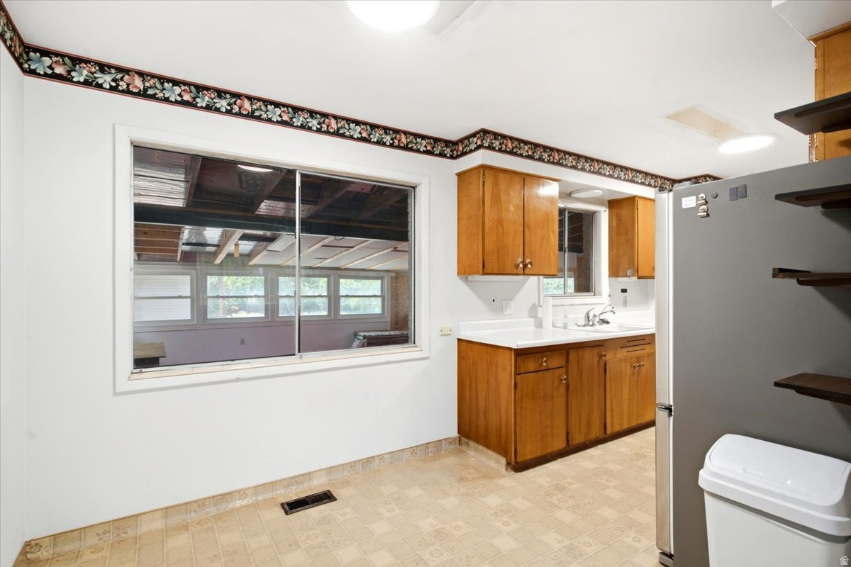 COUNTRY HILLS - Residential