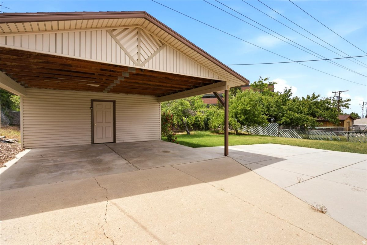 COUNTRY HILLS - Residential
