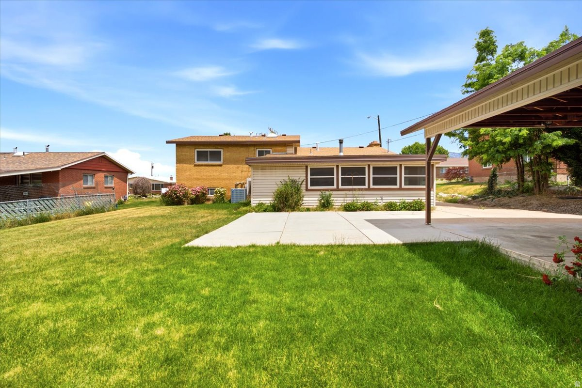 COUNTRY HILLS - Residential