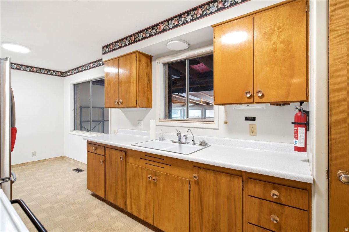 COUNTRY HILLS - Residential