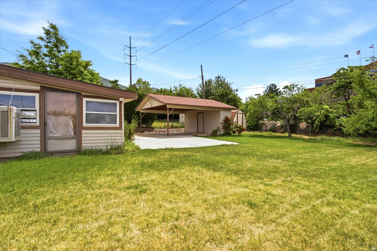 COUNTRY HILLS - Residential