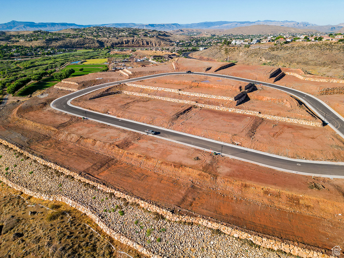 KNETTAS KNOLL - Land