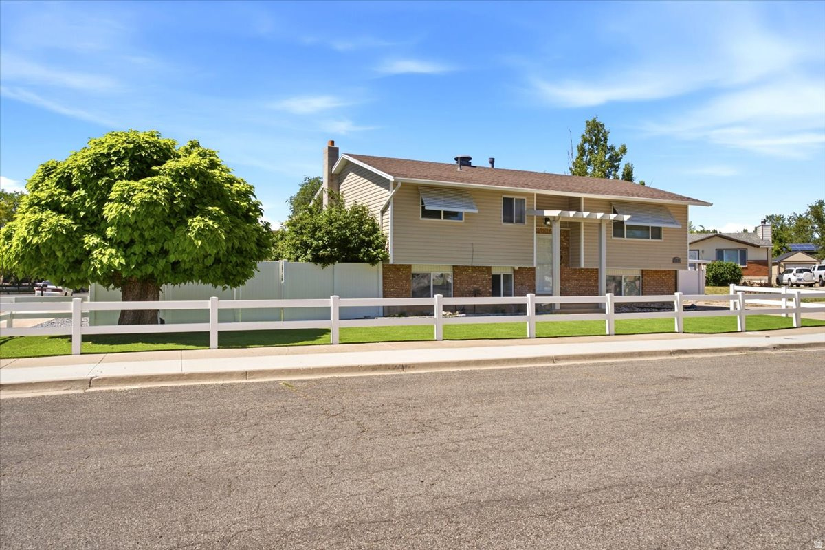 MELANIE ACRES - Residential