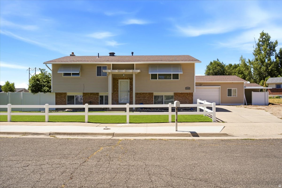 MELANIE ACRES - Residential