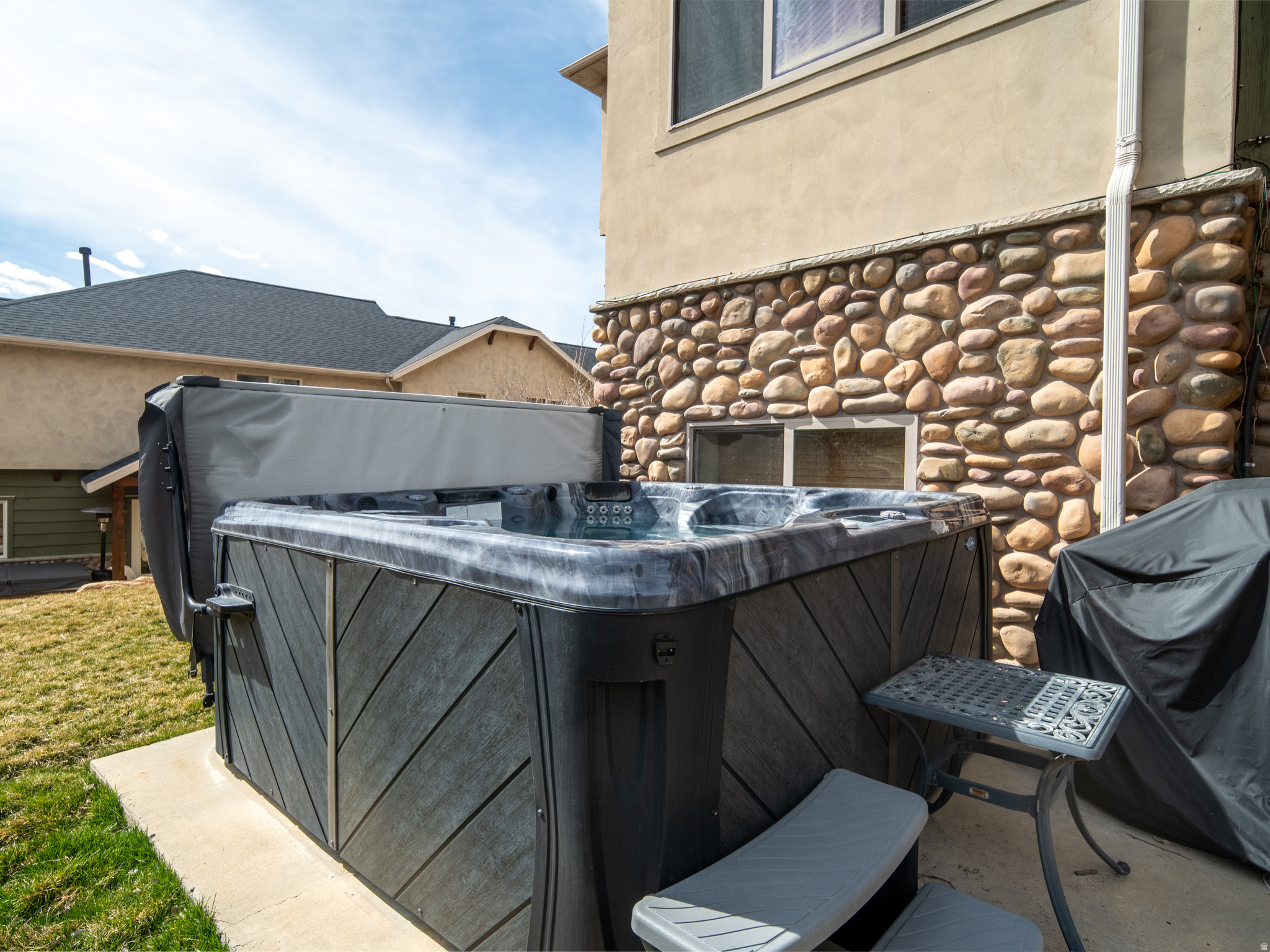 THE CASCADES - Residential