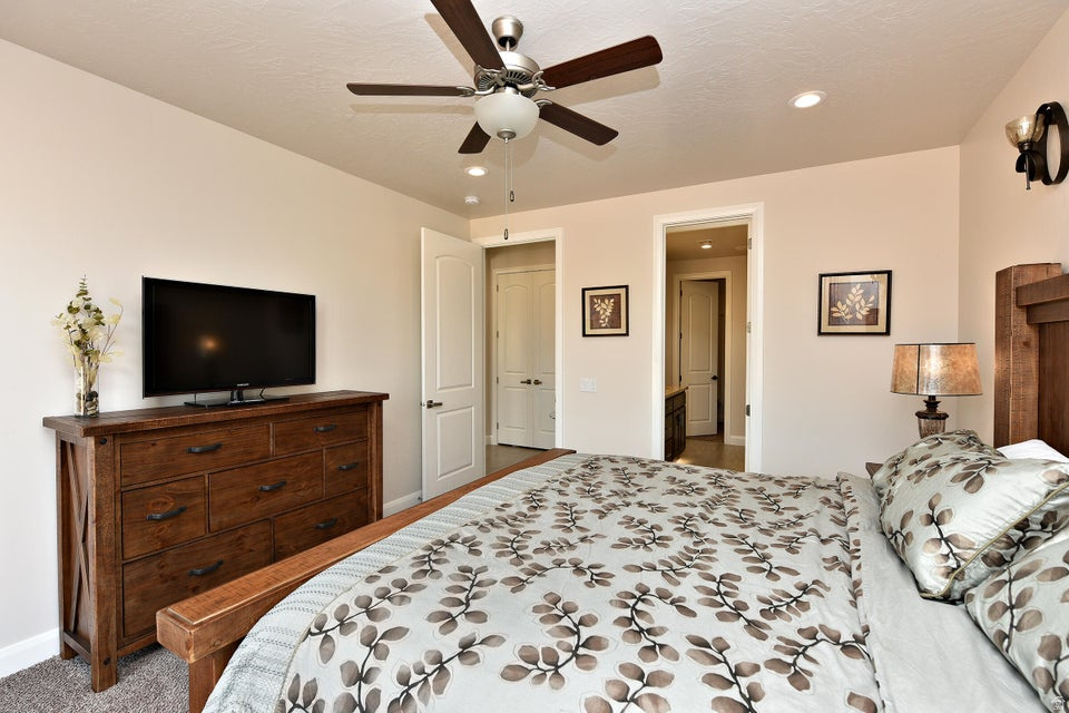 ESCAPES AT THE LEDGES PH 1 - Residential
