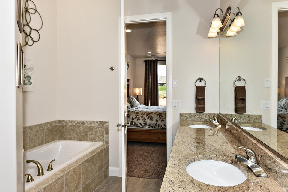 ESCAPES AT THE LEDGES PH 1 - Residential
