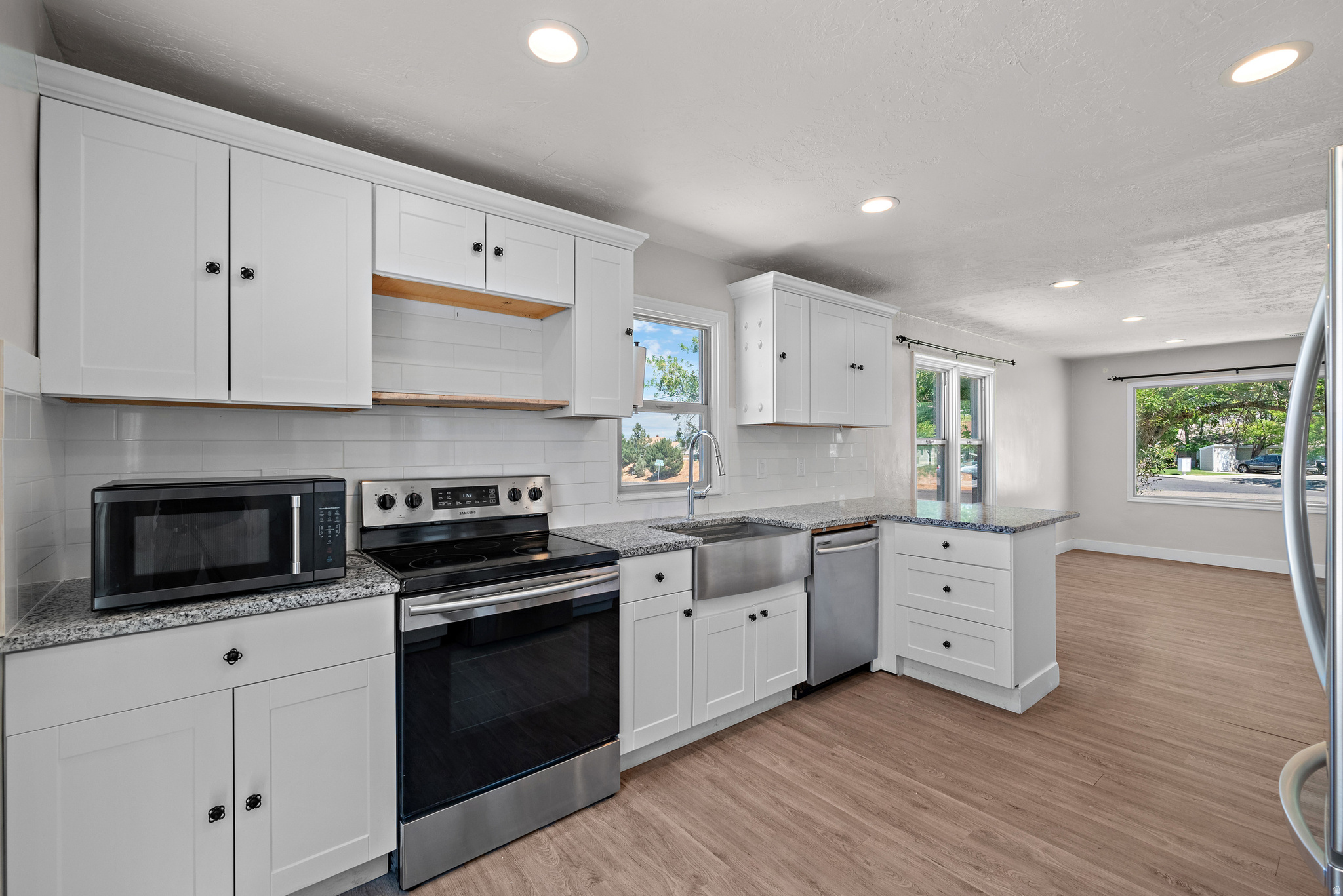 LAKEVIEW MANOR - Residential