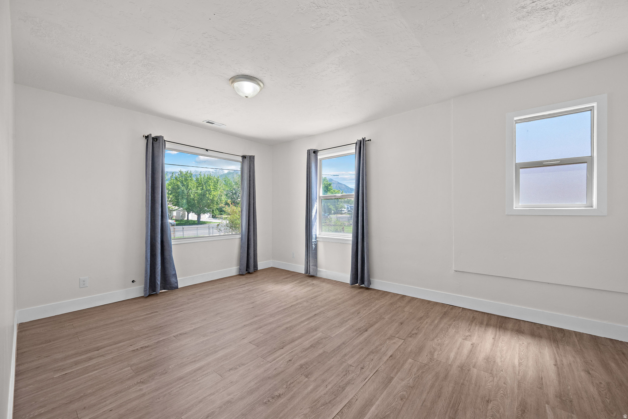 LAKEVIEW MANOR - Residential