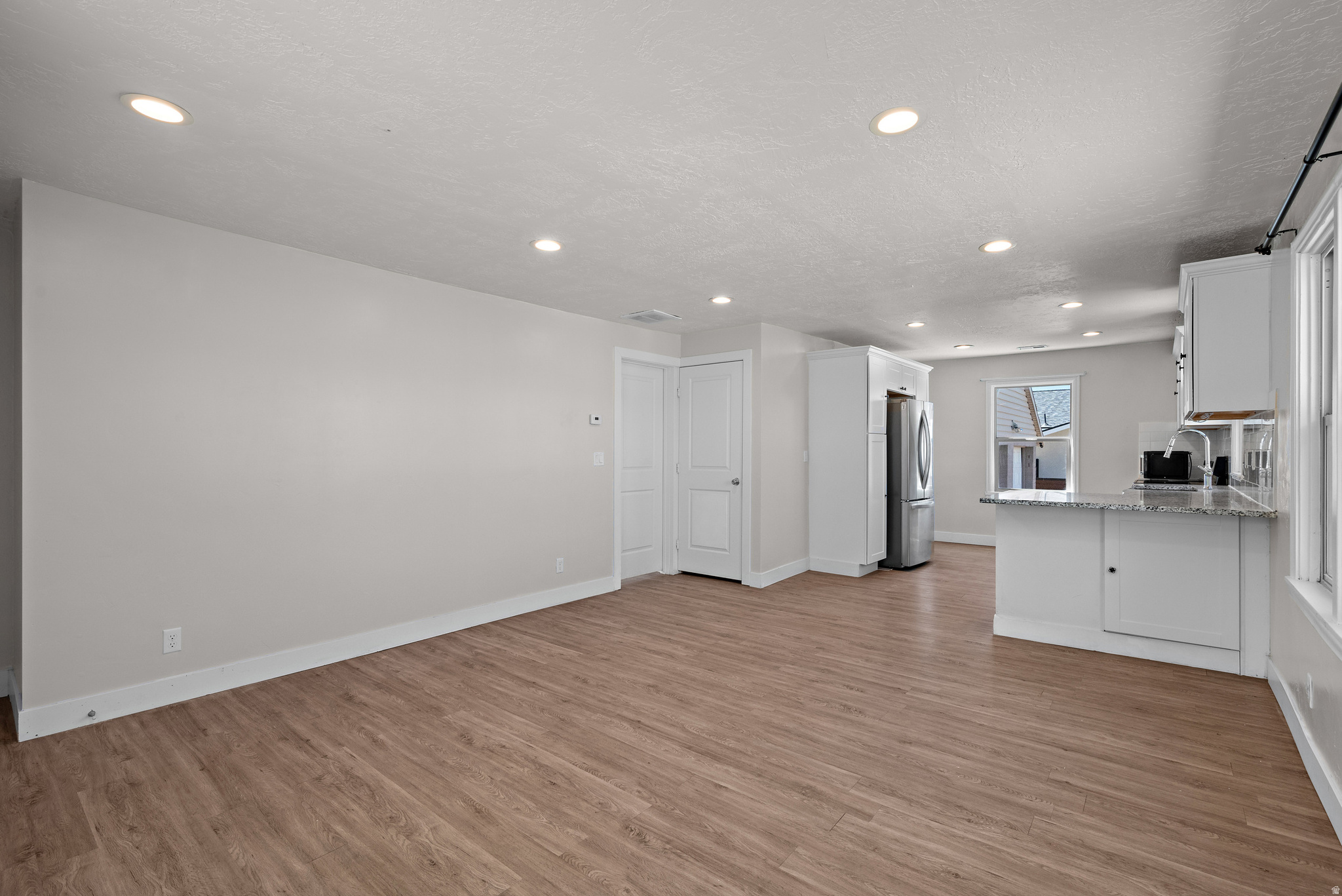 LAKEVIEW MANOR - Residential