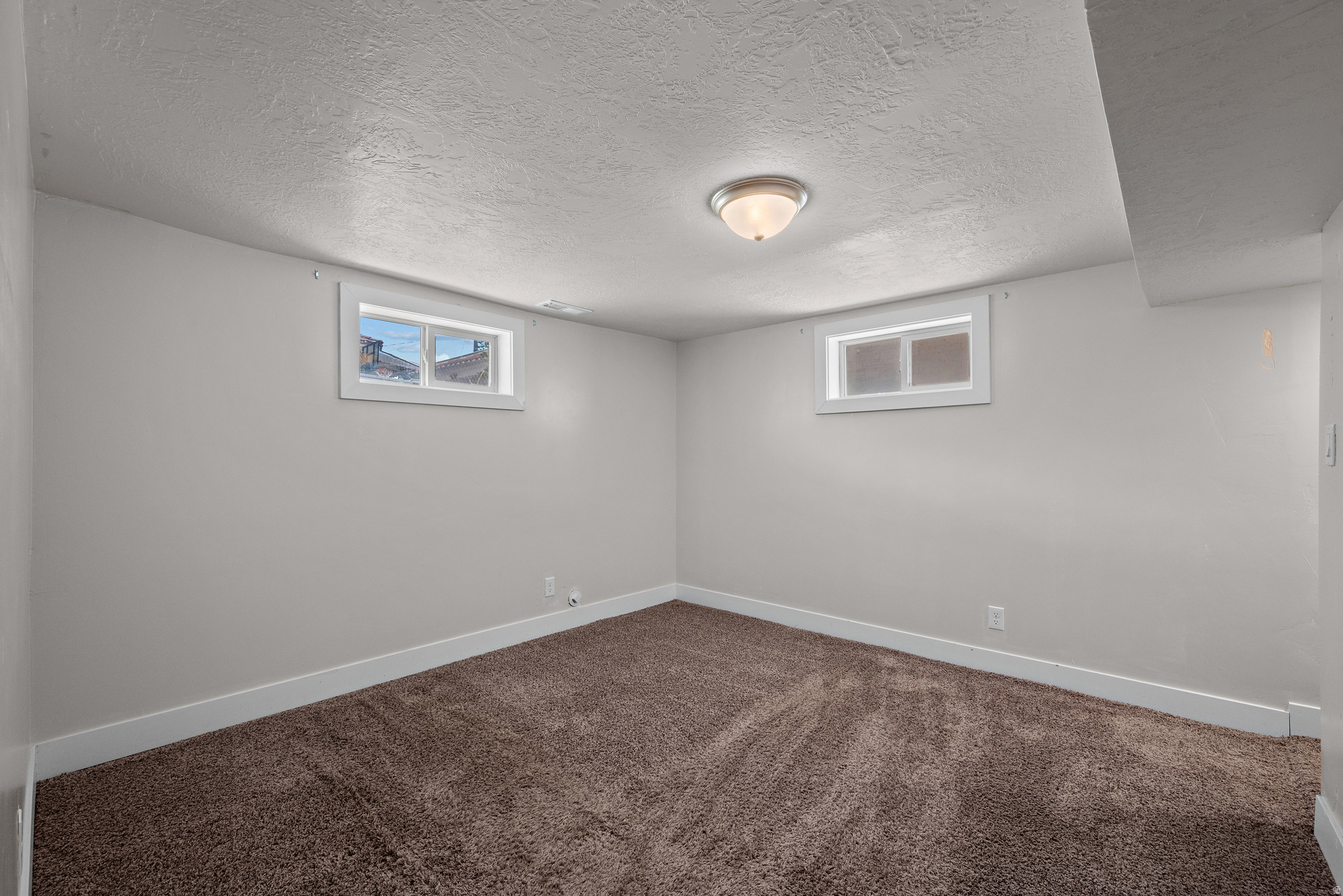 LAKEVIEW MANOR - Residential