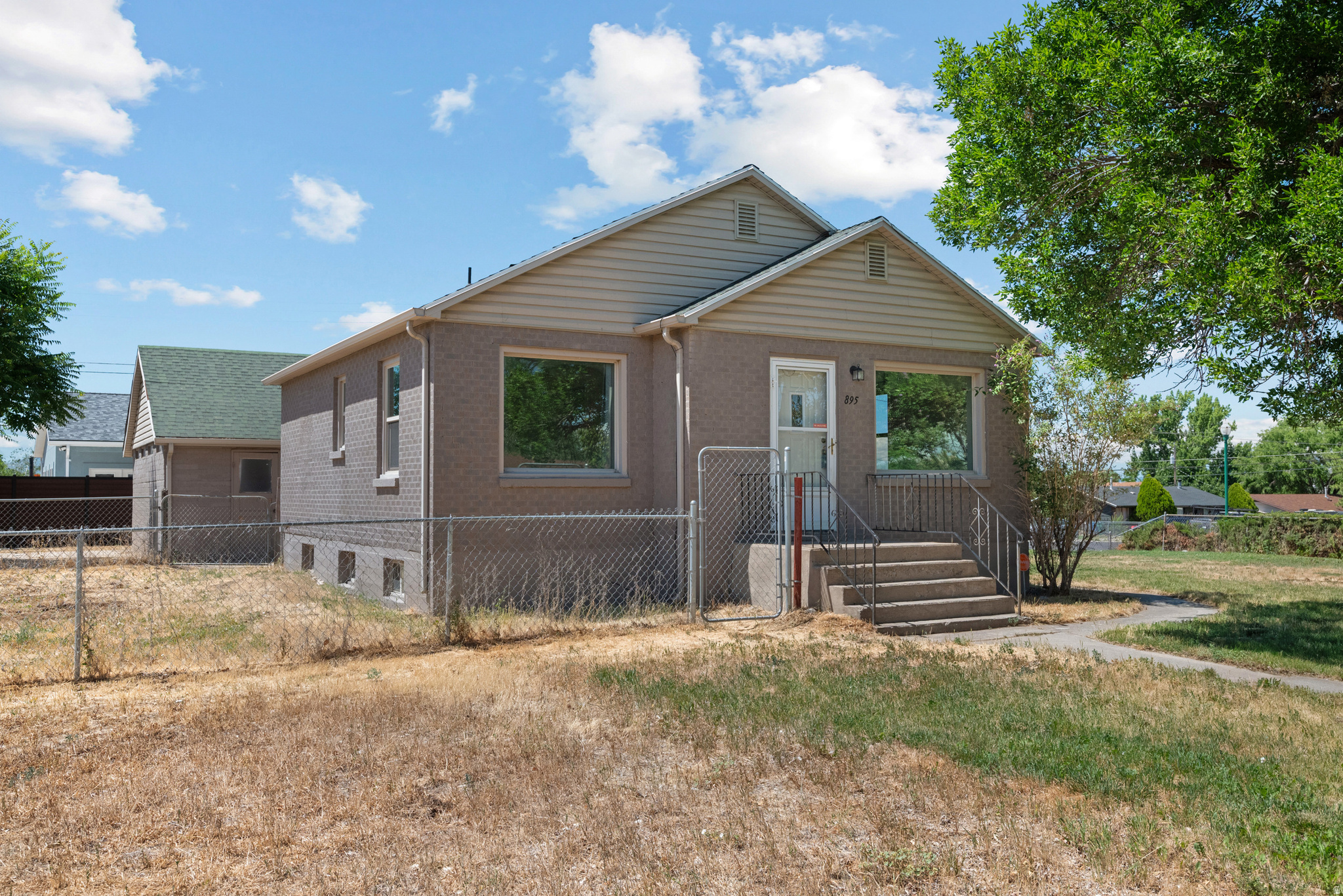 LAKEVIEW MANOR - Residential