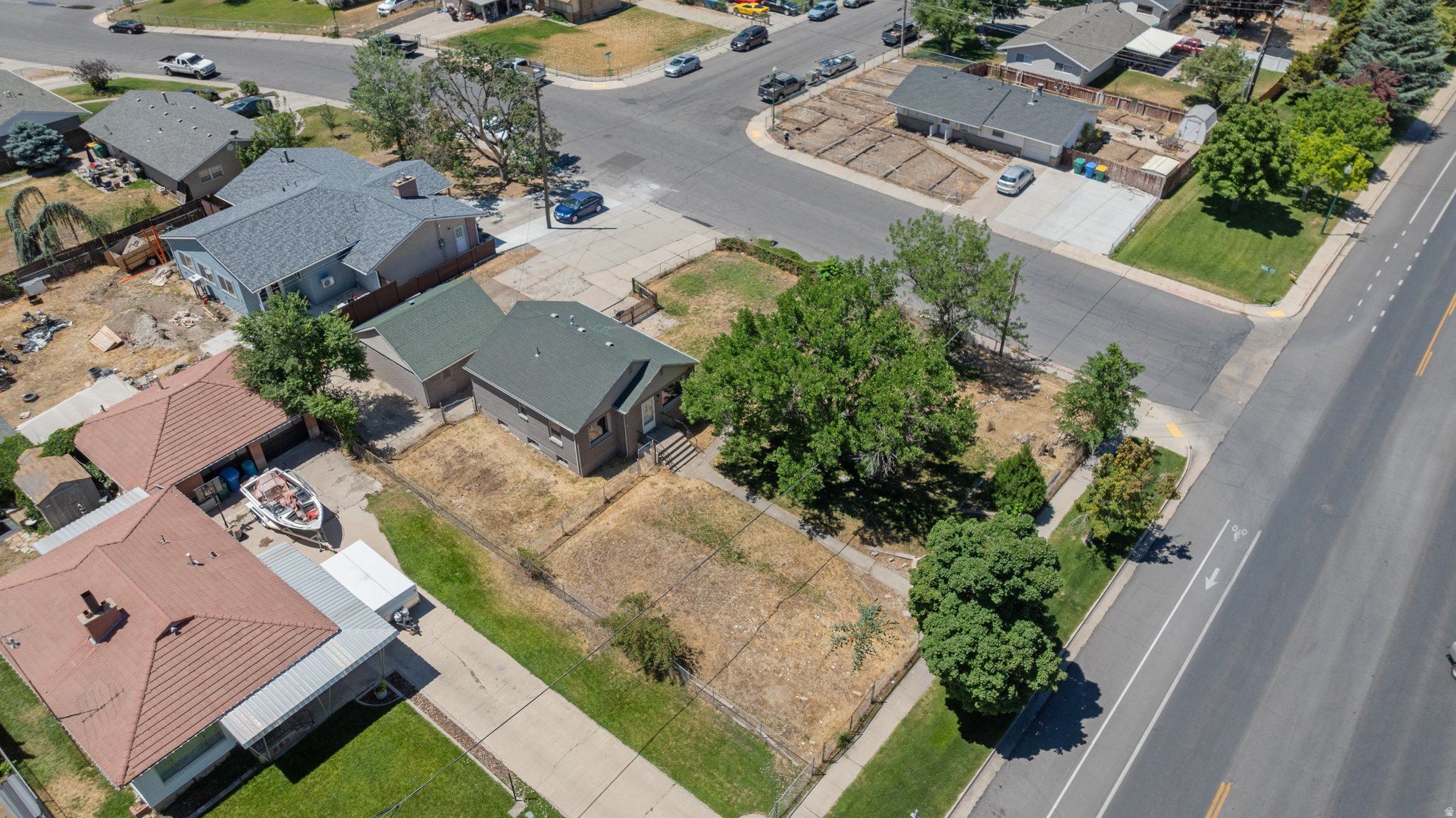 LAKEVIEW MANOR - Residential