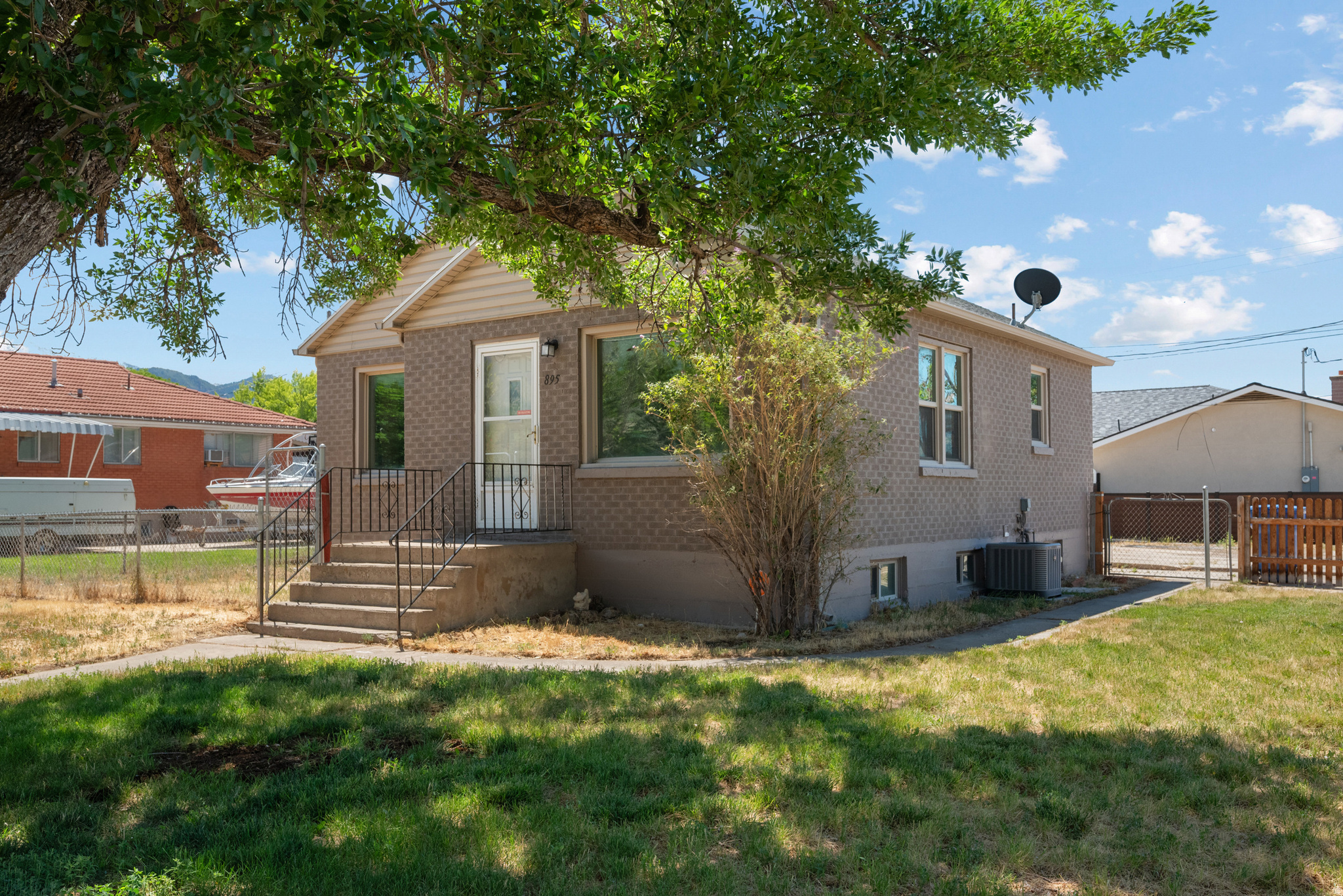 LAKEVIEW MANOR - Residential