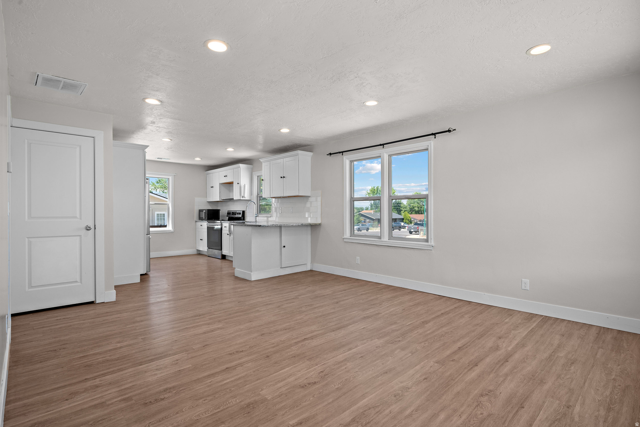 LAKEVIEW MANOR - Residential