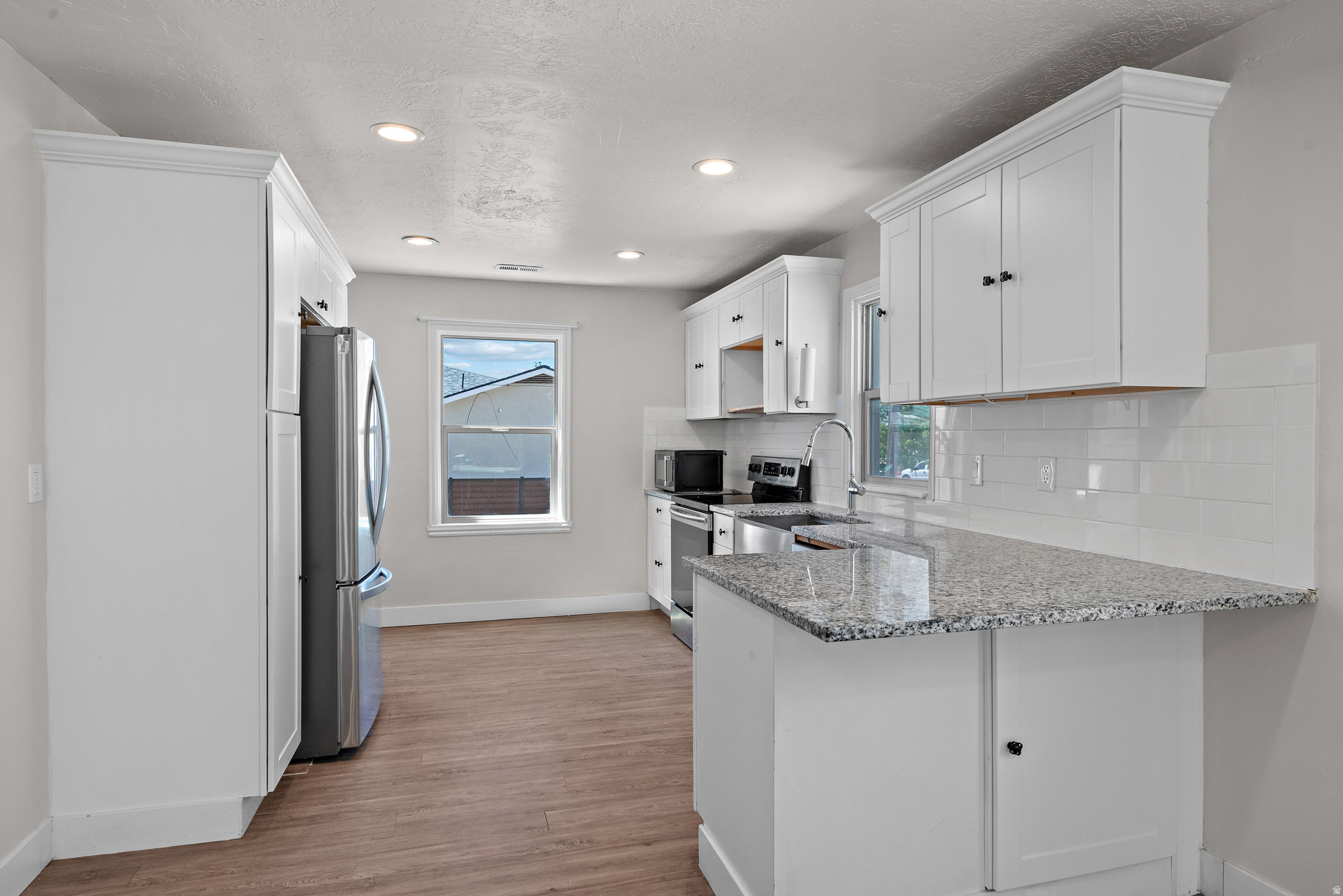 LAKEVIEW MANOR - Residential