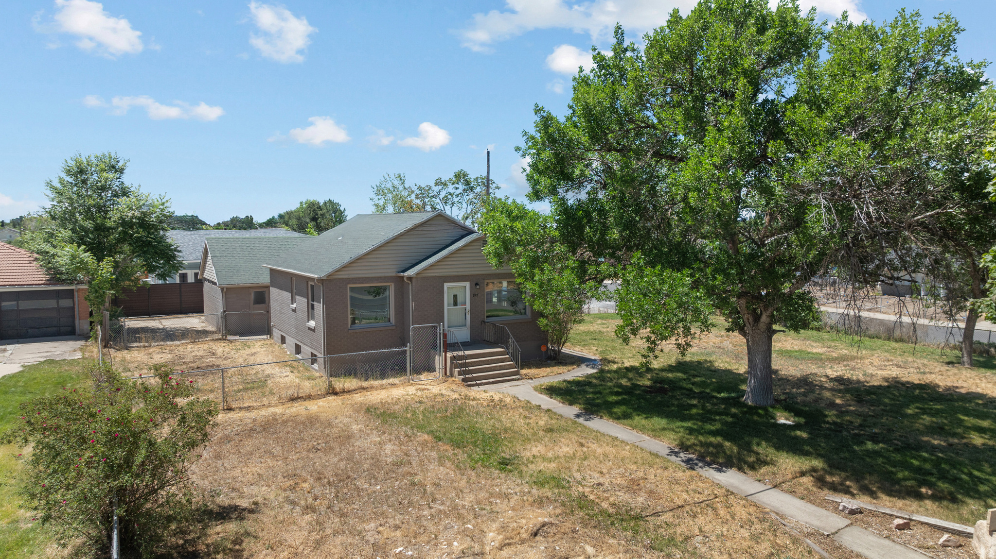 LAKEVIEW MANOR - Residential