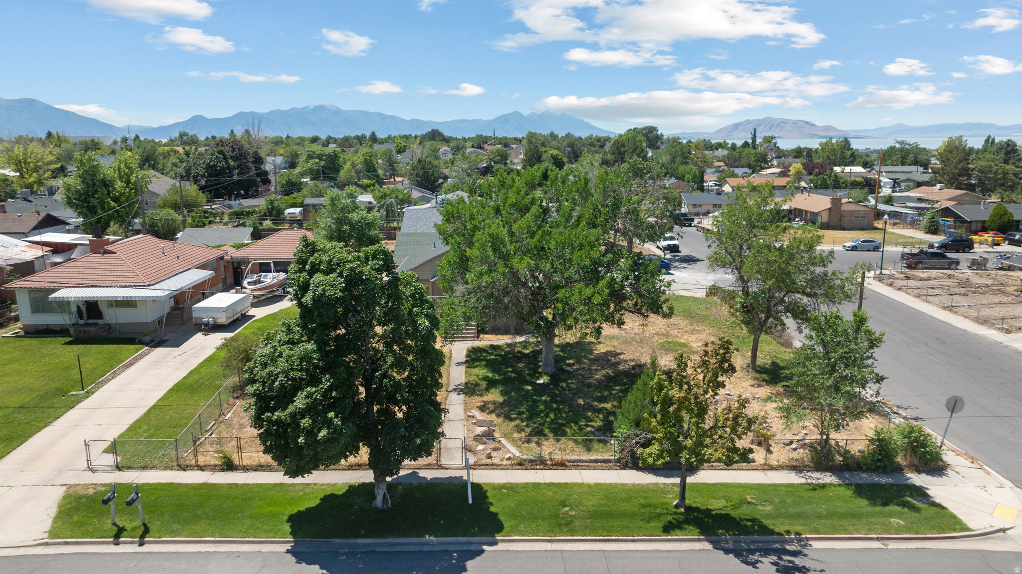 LAKEVIEW MANOR - Residential