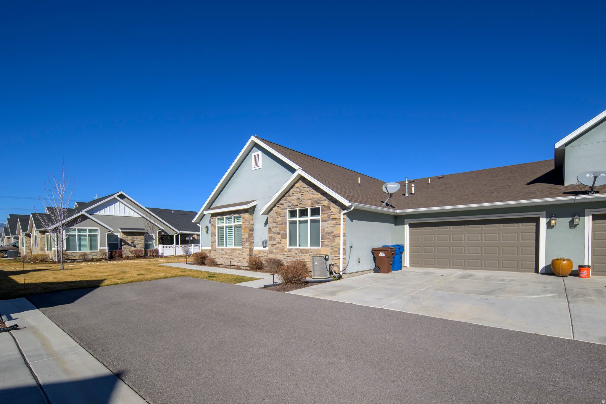 THE VILLAS AT WATERS EDGE - Residential
