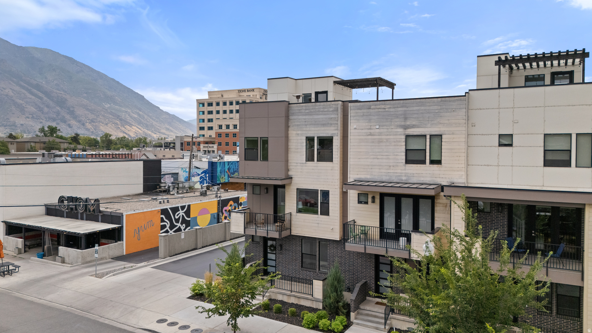 250 I STREET - Residential