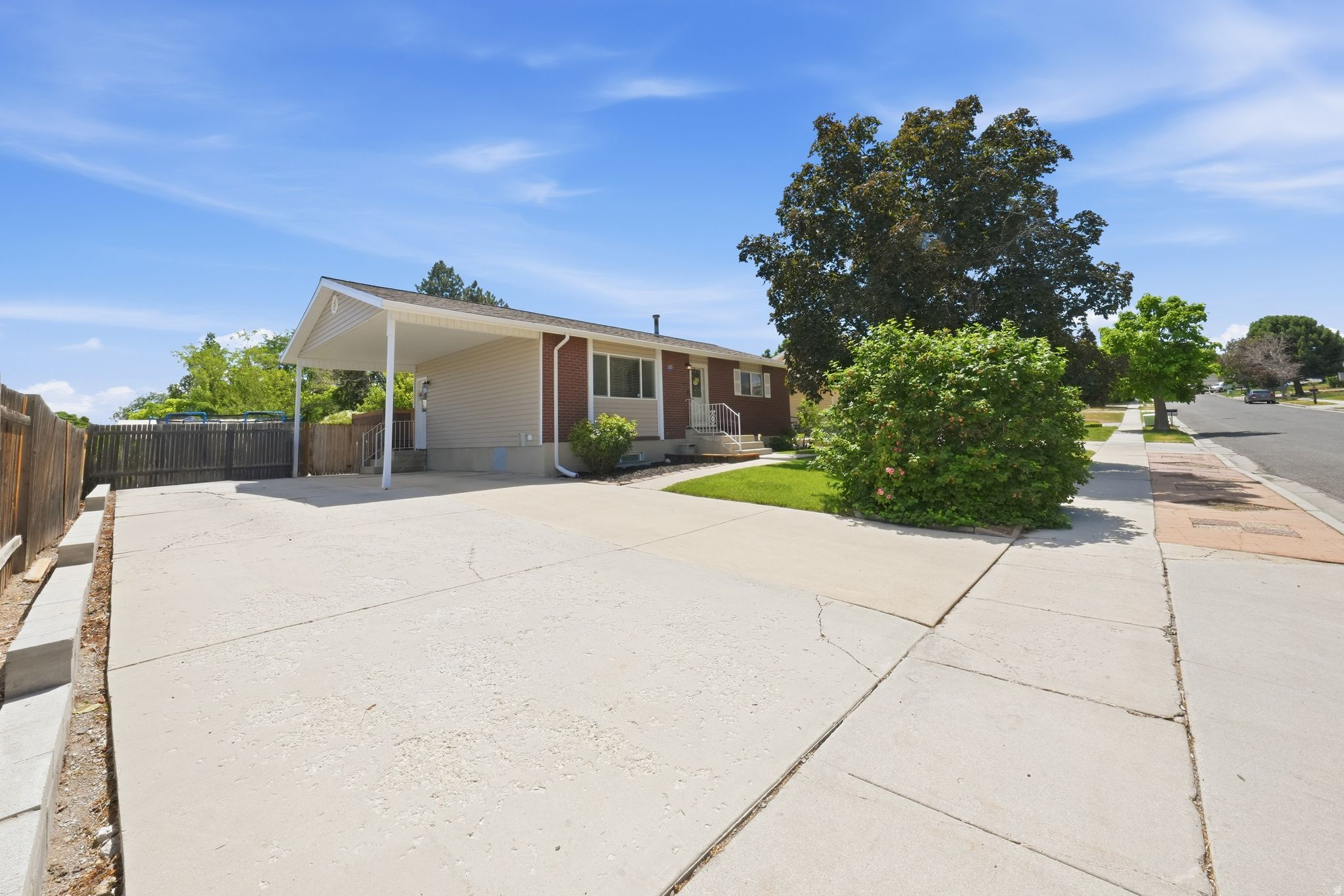 BROOK HOLLOW ESTATES - Residential