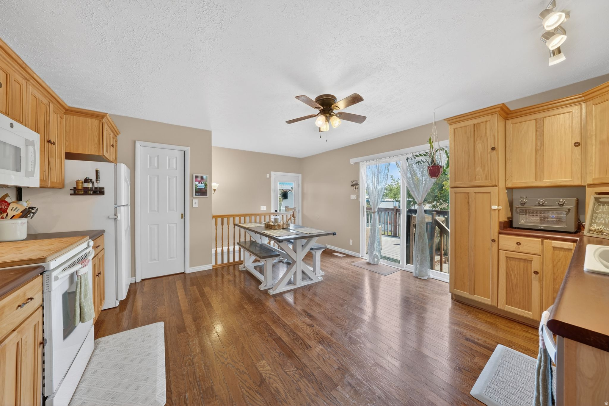 BROOK HOLLOW ESTATES - Residential