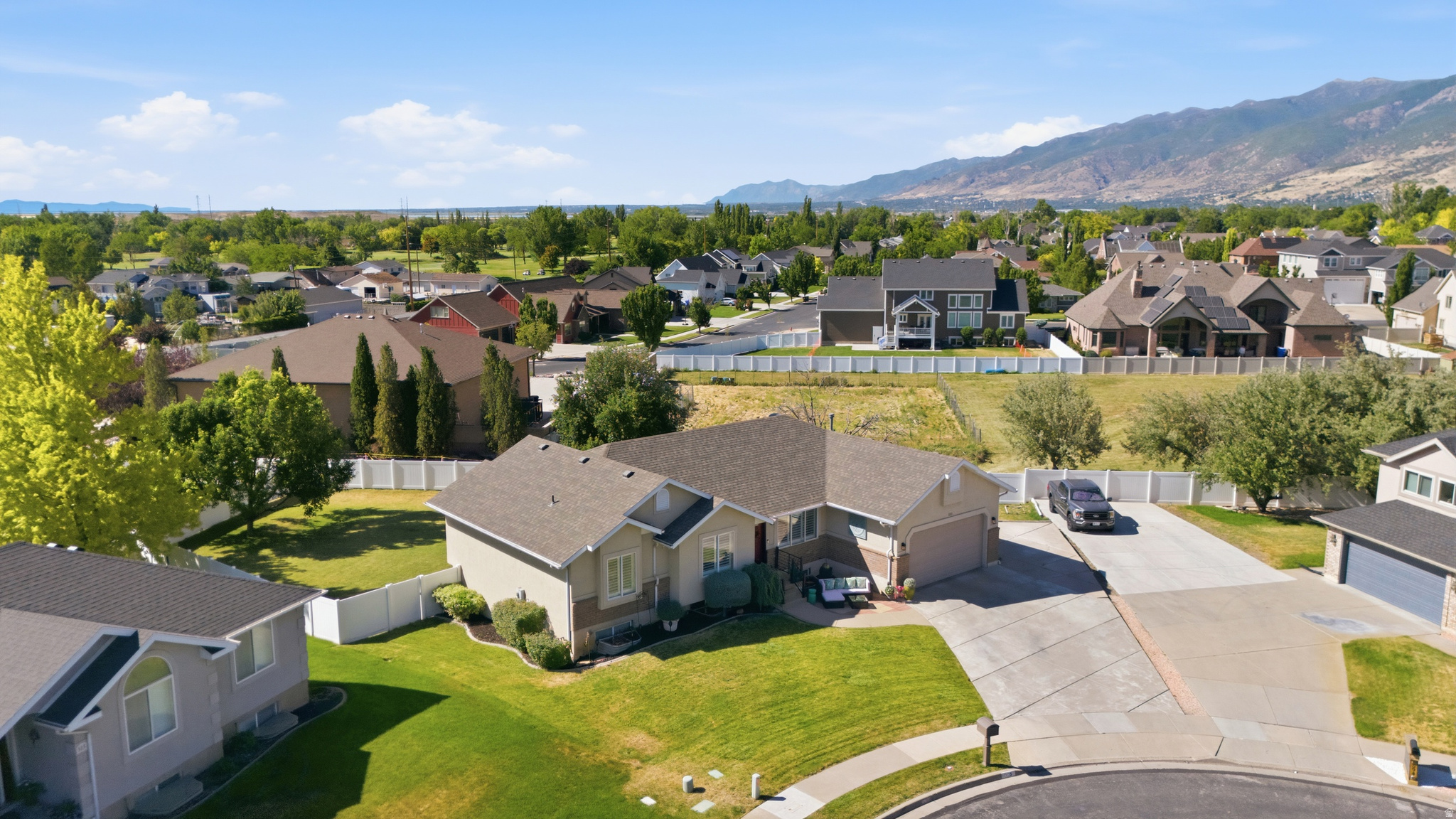 WESTERN ESTATES - Residential