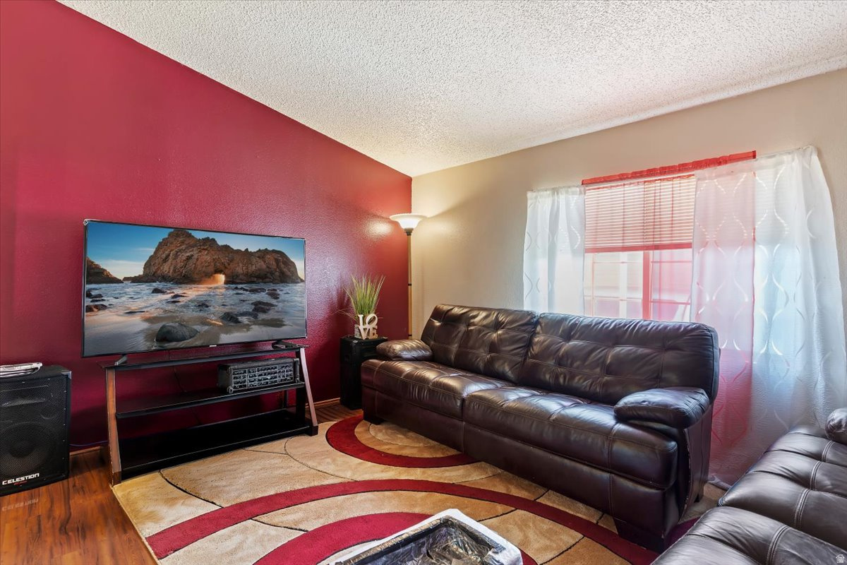MEADOWBROOK - Residential