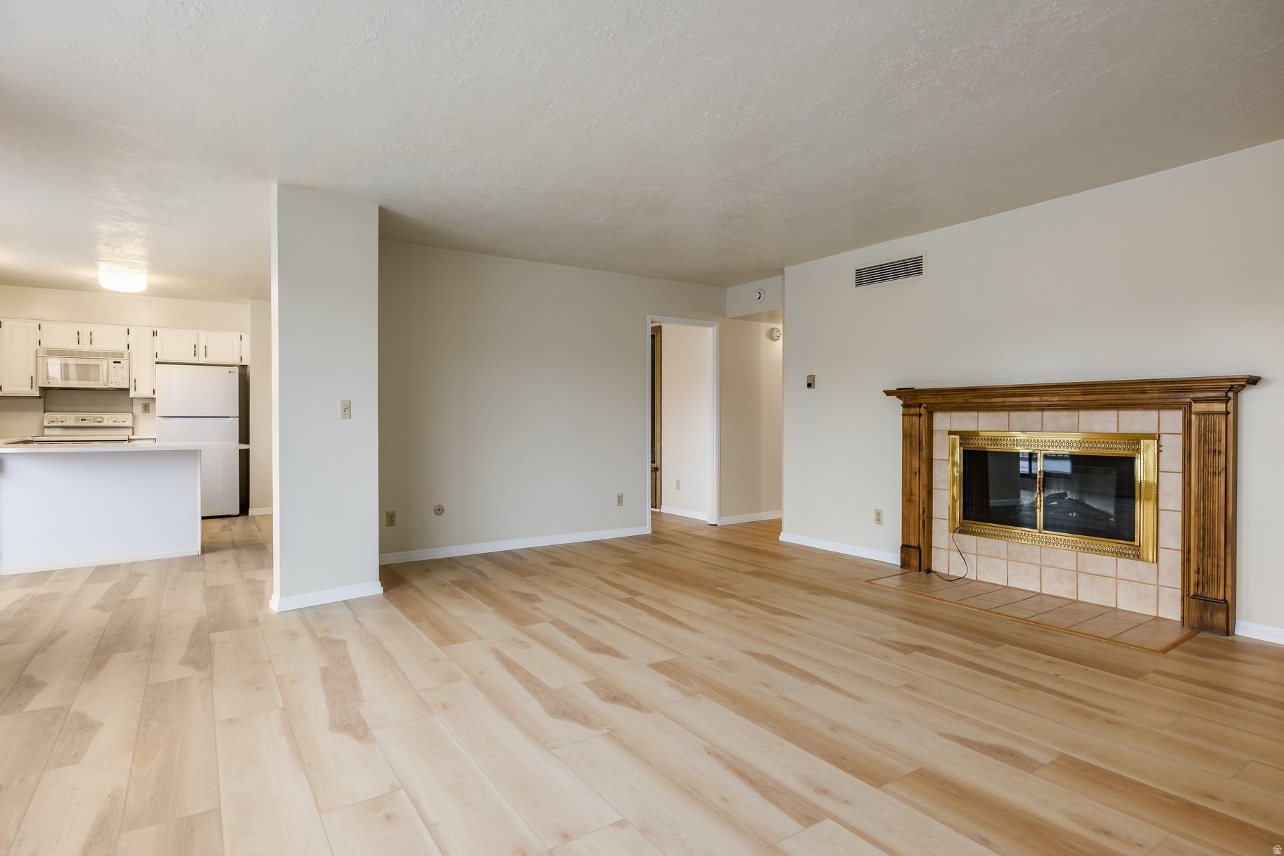 TREVI TOWERS CONDM - Residential Lease